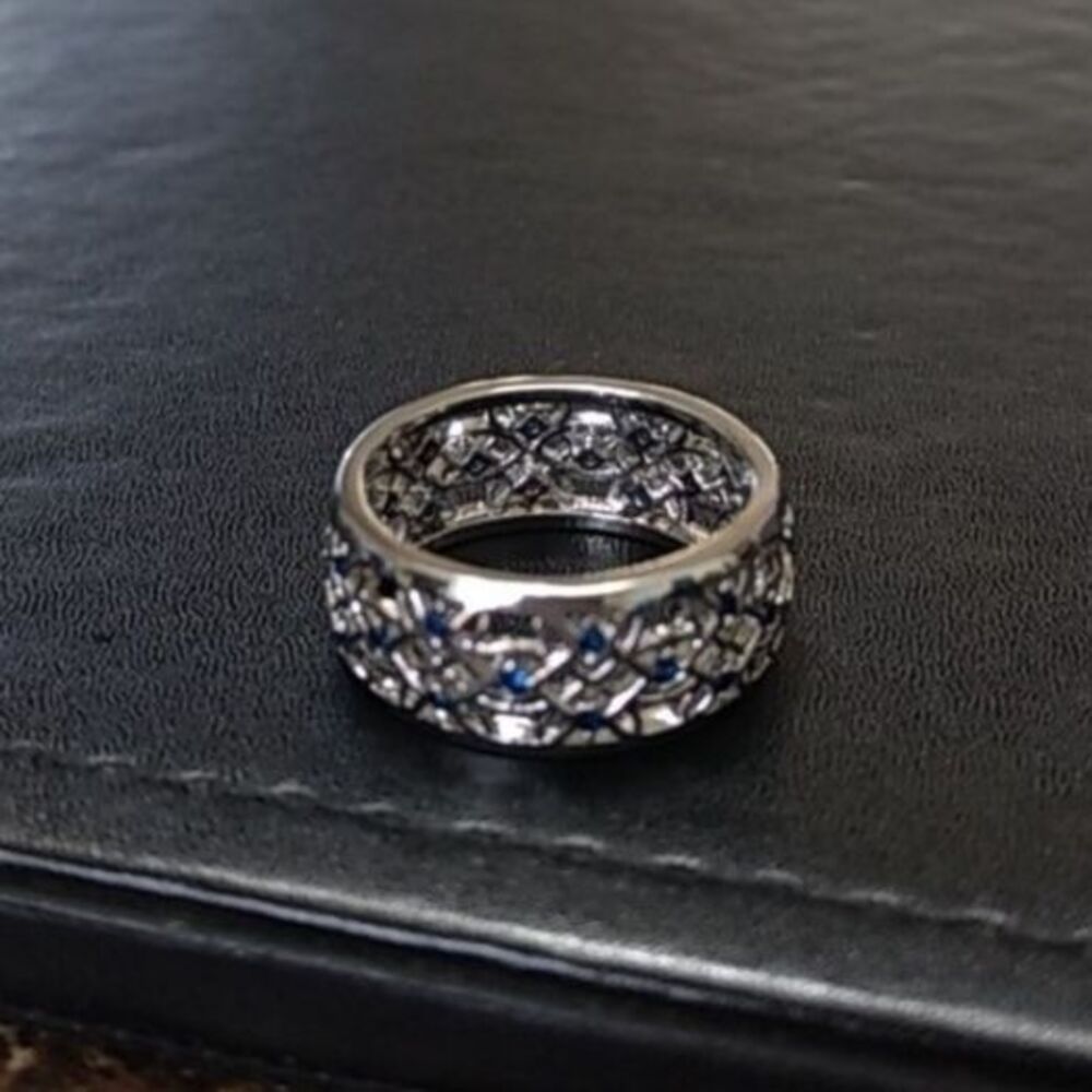 *Sale* Silver tone ring with blue rhinestones Size 6 - Picture 6 of 8